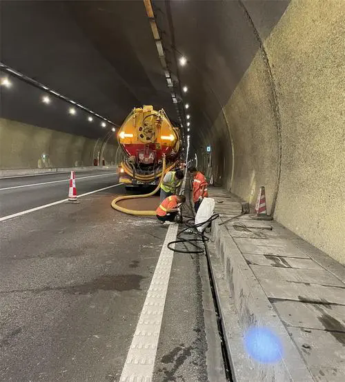 祁门隧道排水渠清淤